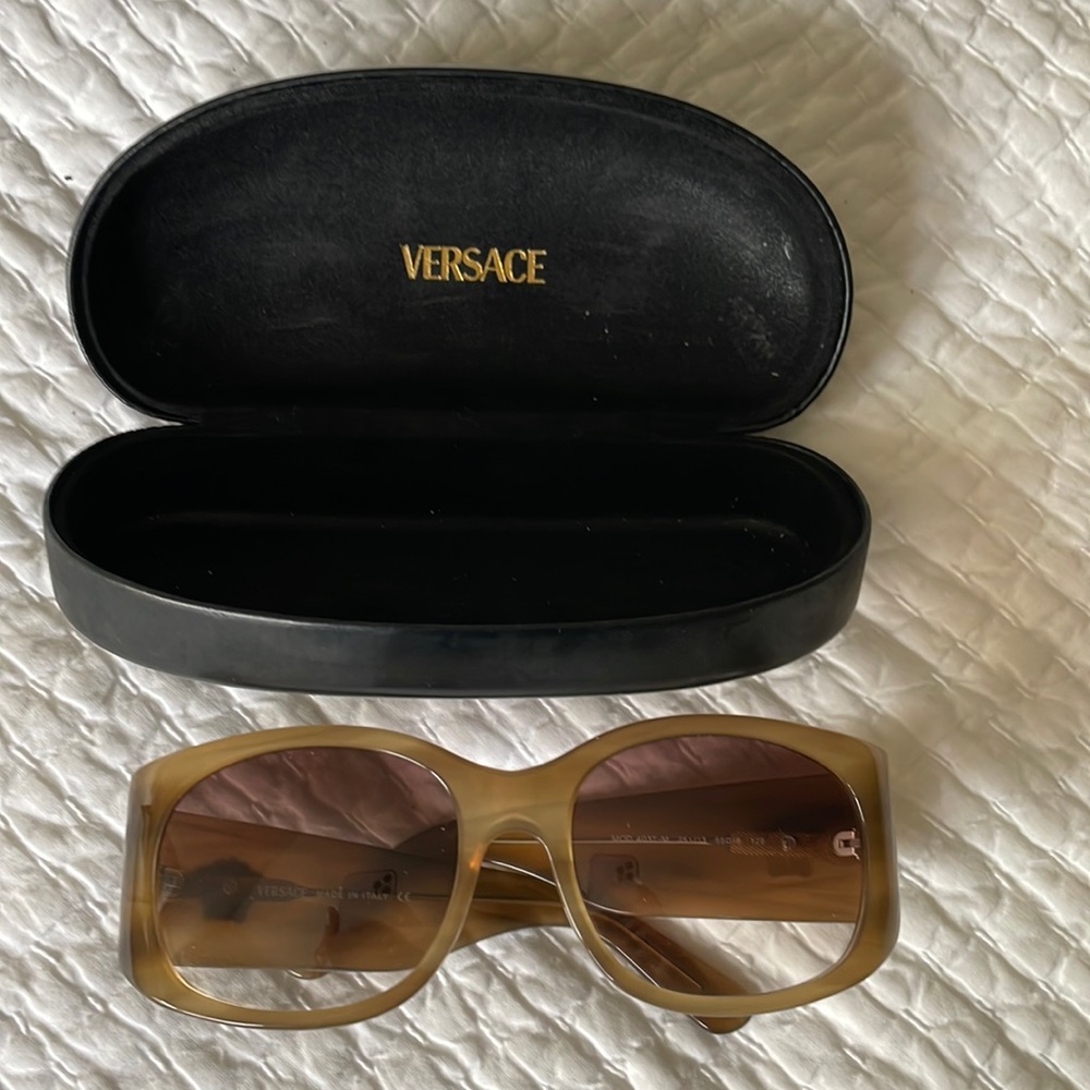 VERSACE!   Timeless statement sunglasses with light ombré tinted lenses.